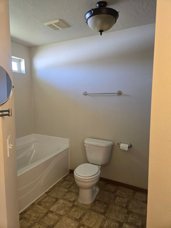 Building Photo - Charming Rancher for Rent in Sunshine Meadows