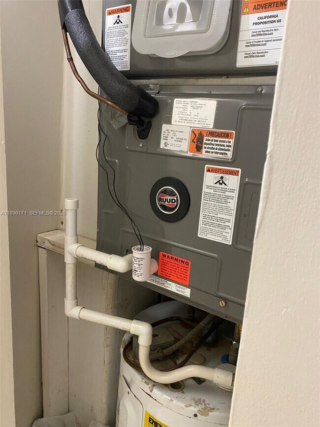 Building Photo - 3901 SW 109th Ave