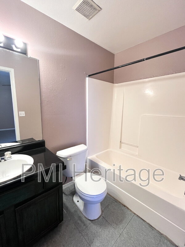 Building Photo - 809 E Huntsville Ave