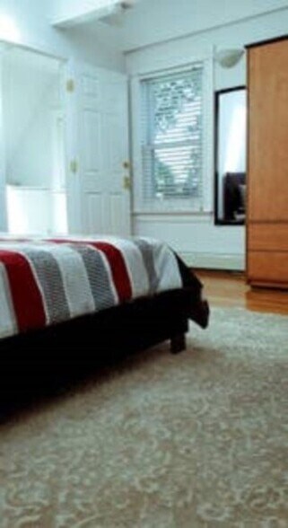 Building Photo - 29 Brackett St