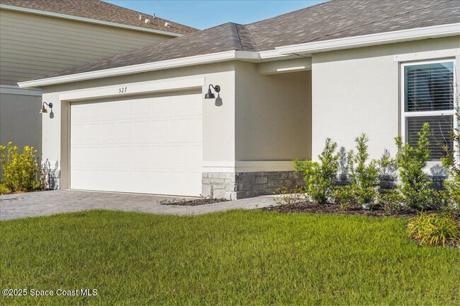 Building Photo - 527 Glaspell Cir SE