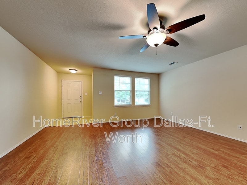 Building Photo - 10622 Midway Dr