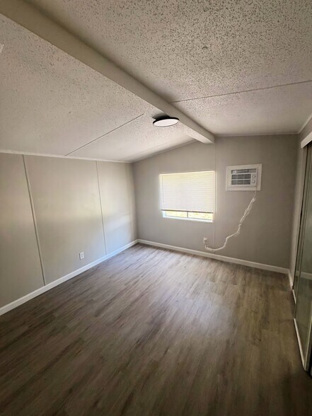 Building Photo - 18 Deerwood Park