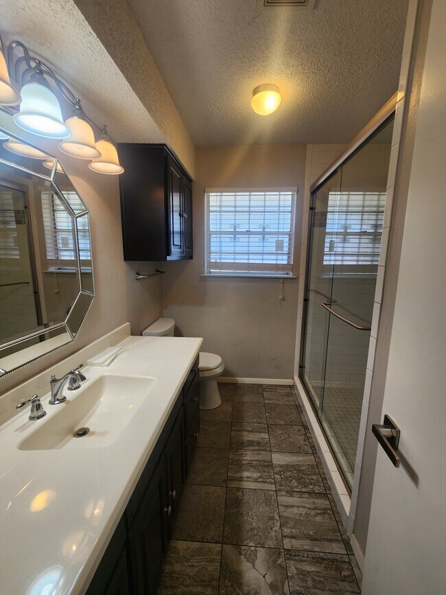 Building Photo - 2425 Kristen Dr