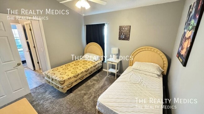 Building Photo - 4802 Cumbrian Lakes Dr