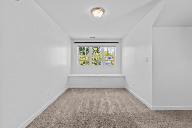 Building Photo - Gorgeous 3 Bedroom Home in Downtown Raleig...