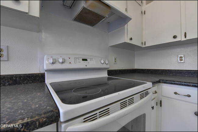 Building Photo - 6915 Pamlico Dr