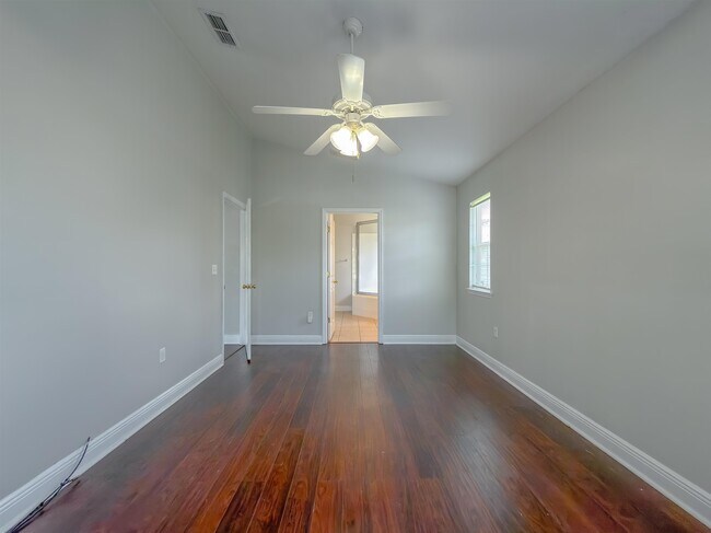 Building Photo - 3363 Golden Rain Dr