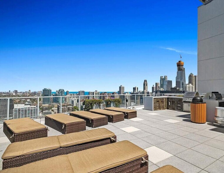 Building Photo - 303 W Ohio St