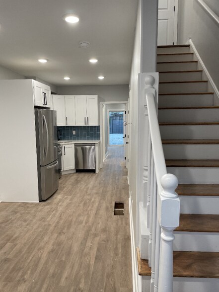 Building Photo - 1837 E Sergeant St