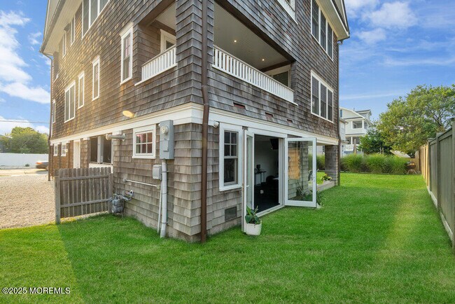 Building Photo - 985 Ocean Ave