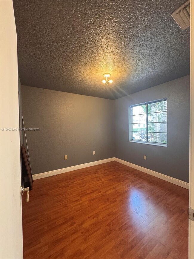 Building Photo - 17910 SW 137th Ct