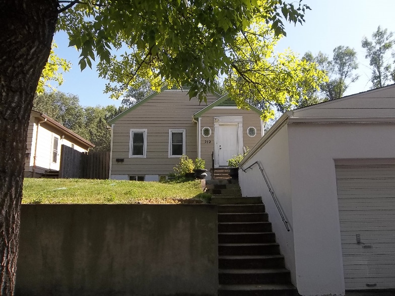 Primary Photo - 212 7th St