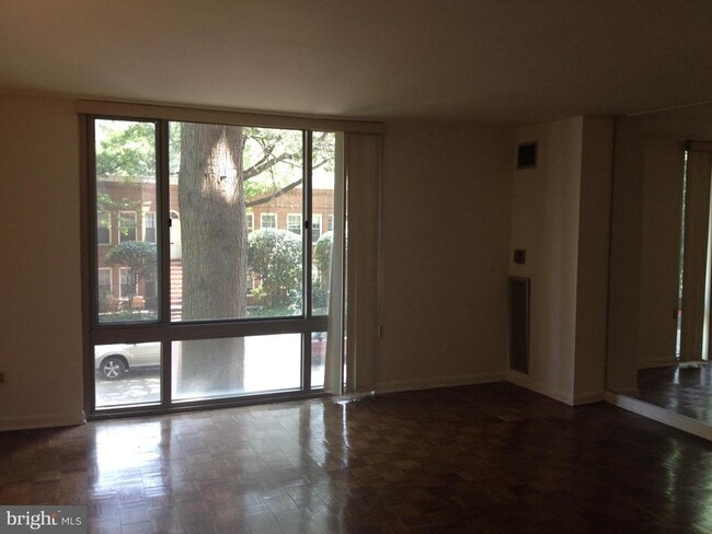 Building Photo - 950 25th St NW