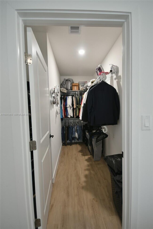 Building Photo - 1339 NW 2nd Ln