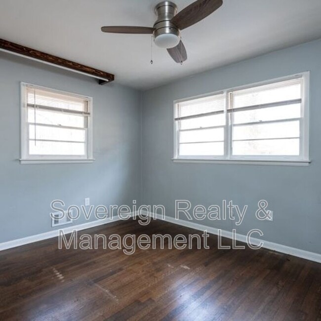 Building Photo - 4085 Kenora Dr SW