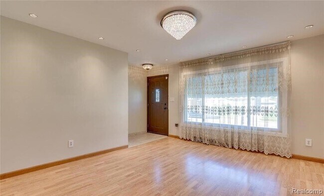 Building Photo - 528 Cardwell St