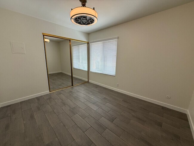 Building Photo - Charming 2 Bedroom Condo for Rent in Newhall!