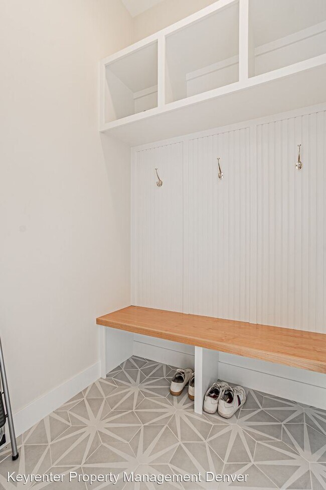 Building Photo - 4 br, 3.5 bath House - 2570 South Cherokee...