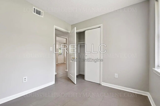 Building Photo - 8300 Candleglow Ln