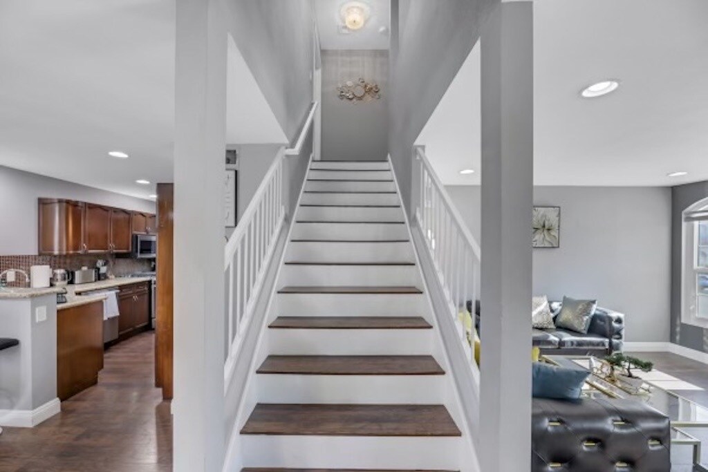 Building Photo - 7938 Cina Ave