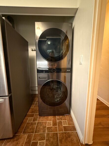 Building Photo - 840 Huntley Dr