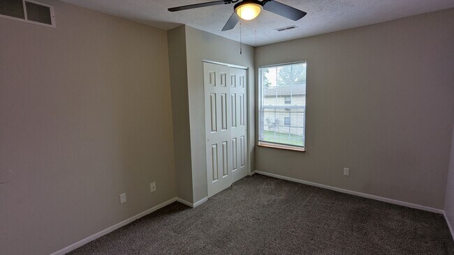 Building Photo - 873 Kerns Dr NE