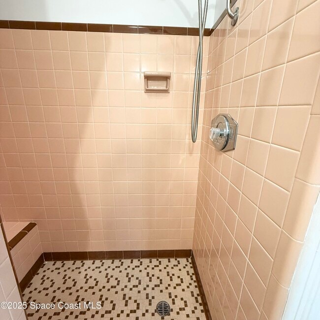 Building Photo - 400 Espanola Way