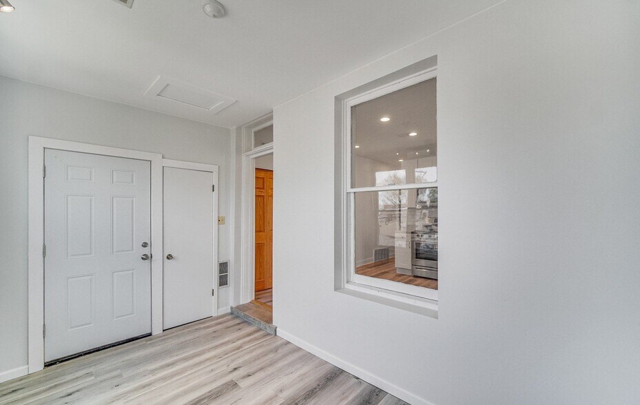 Building Photo - 3615 N Oakley Ave
