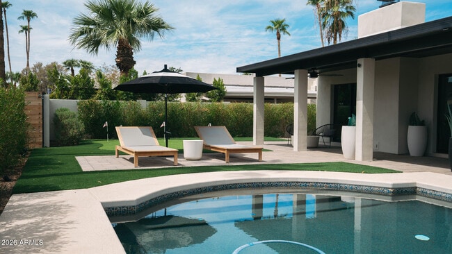 Building Photo - 8743 E Bonita Dr