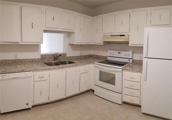 Building Photo - 11905 NE 2nd Ave