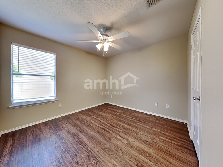 Building Photo - 14149 Filly St