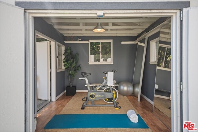 Building Photo - 2107 Coldwater Canyon Dr