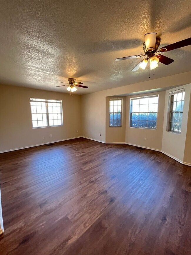 Building Photo - 3609/11 N Drexel