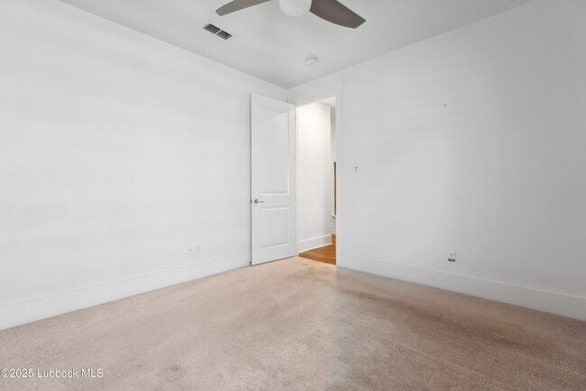 Building Photo - 623 N 9th St