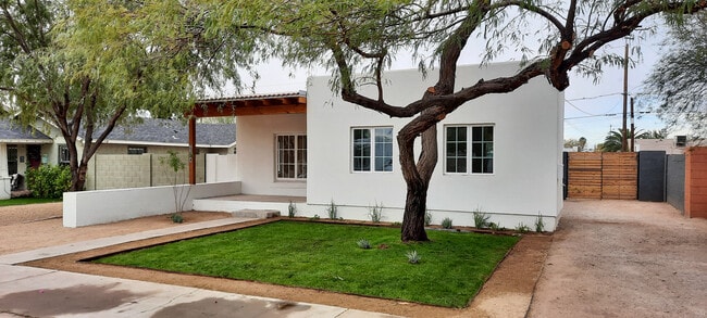 Building Photo - 2334 N Evergreen St