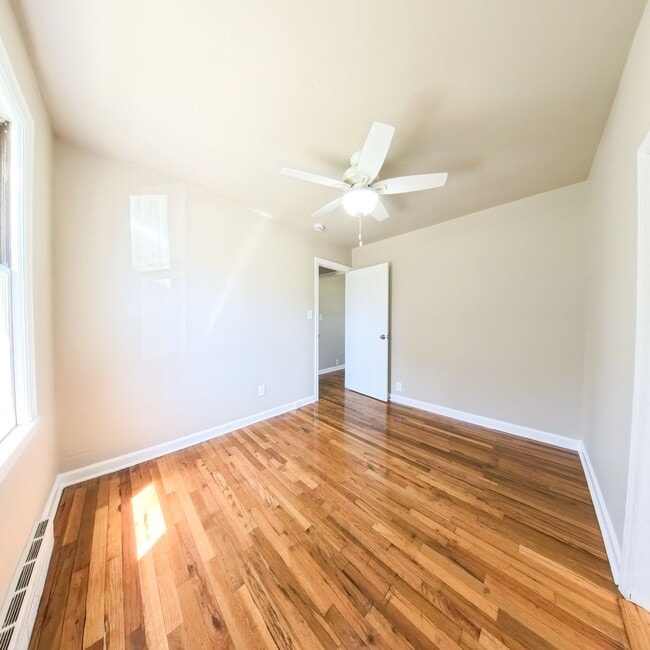 Building Photo - Newly updated 2 bedroom 1 bathroom home-Ad...