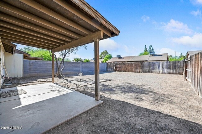Building Photo - 2906 E Impala Ave
