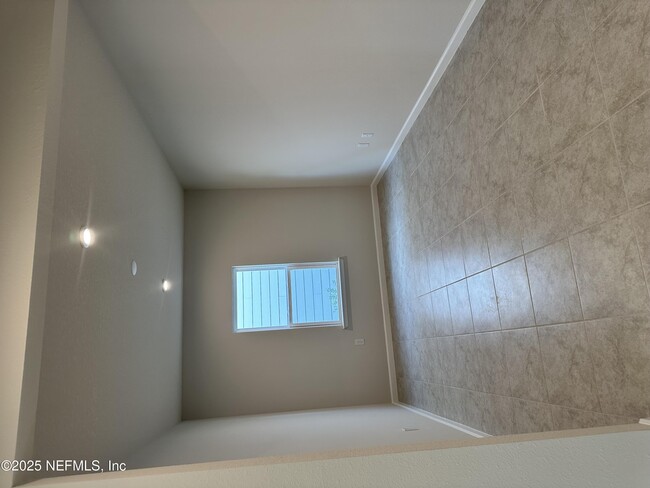 Building Photo - 137 Tower Ct