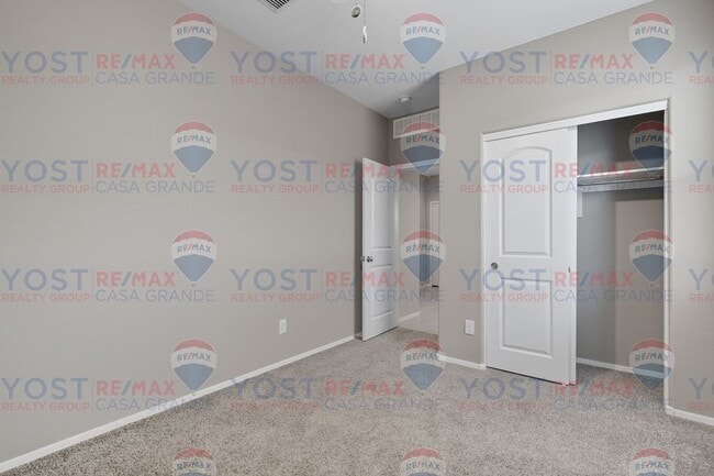 Building Photo - Bright Open Floor Plan with Low-Maintenanc...