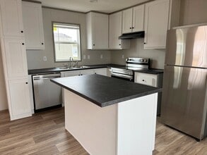 Building Photo - 563 Travis Wy