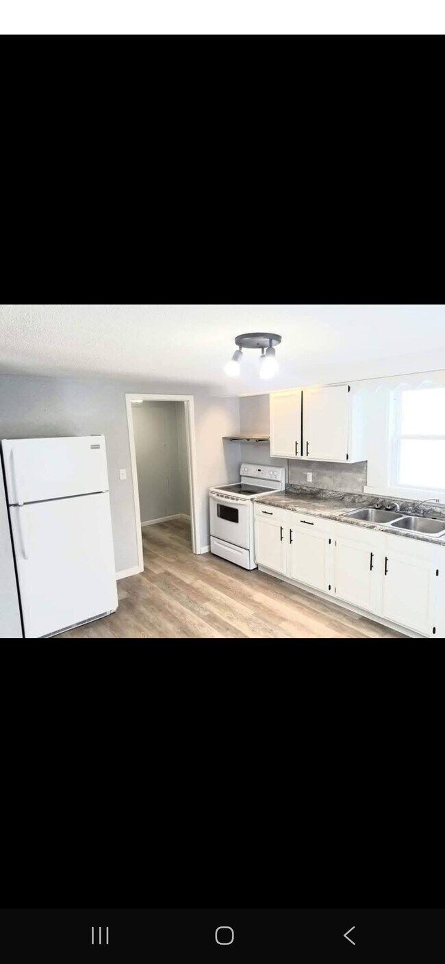 Building Photo - 400 W Main Ave