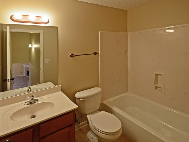 Building Photo - 3 bed, 2.5 bath near Shelby Farms