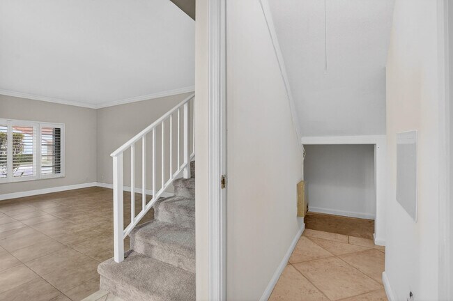 Building Photo - 596 SE 20th Ave