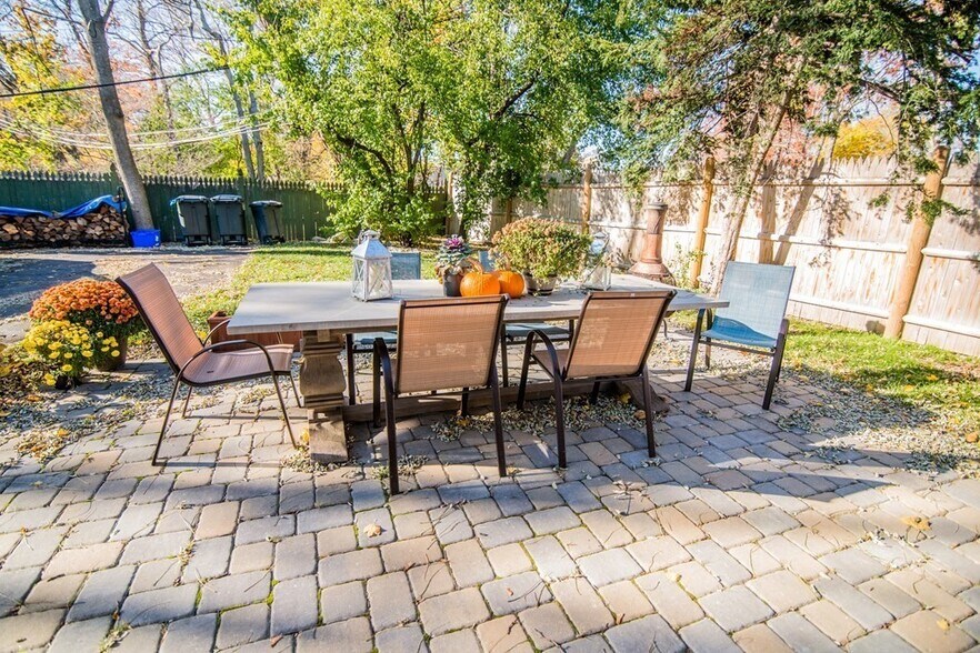 Building Photo - 757 Washington St