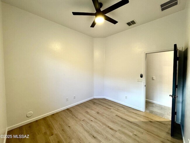 Building Photo - 13743 N High Mountain View Pl