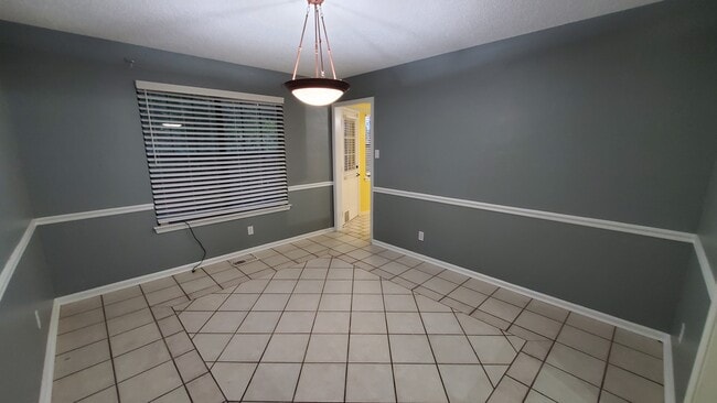 Building Photo - 1 Pine Way Ct