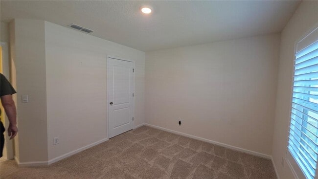 Building Photo - 70 Oakleaf Way