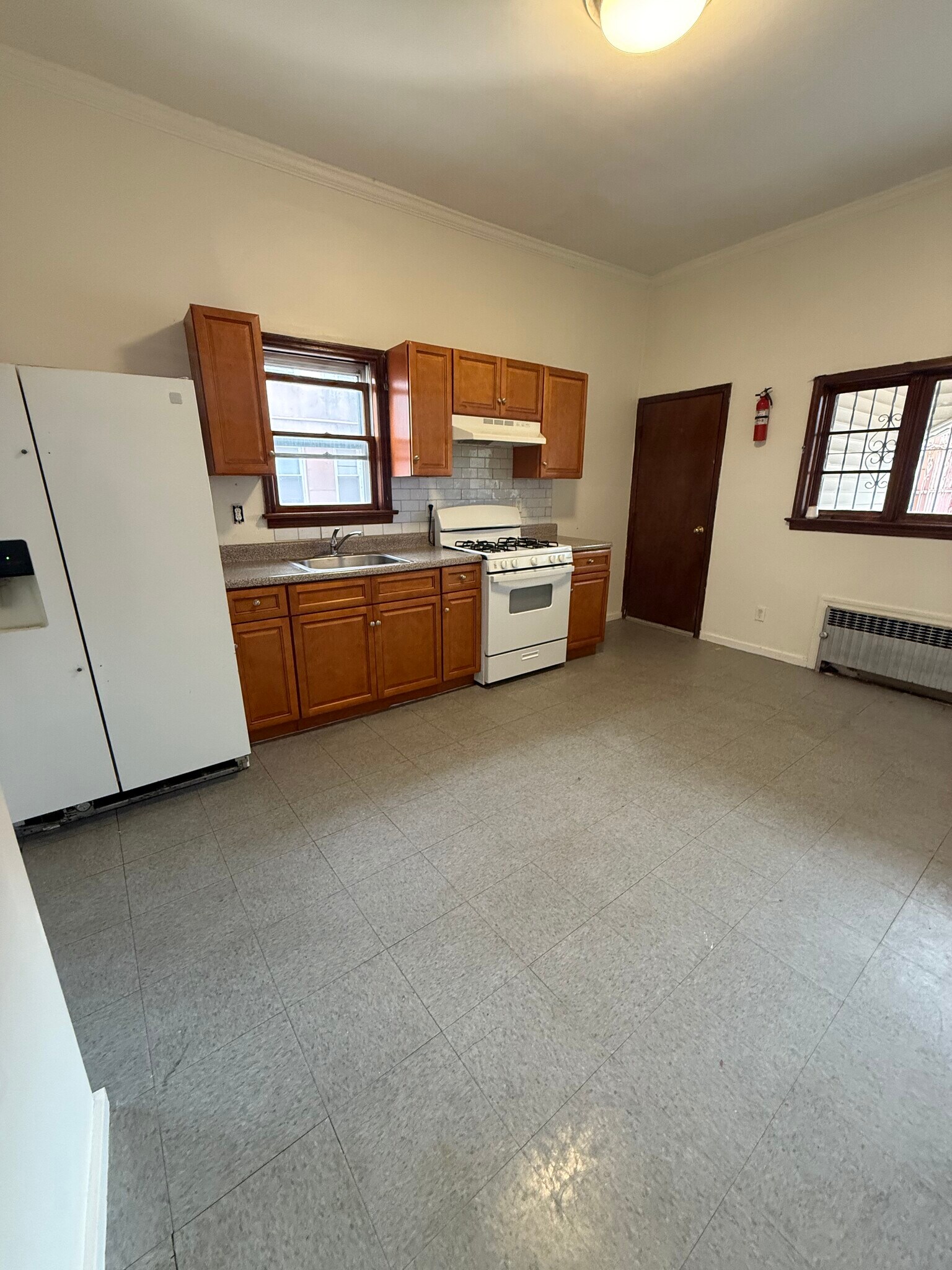 Kitchen - 140 E Jersey St
