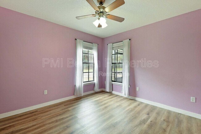 Building Photo - 18080 Sycamore Dr W